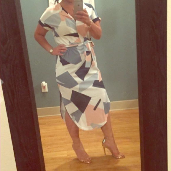 Dresses & Skirts - V neck geometric pattern dress